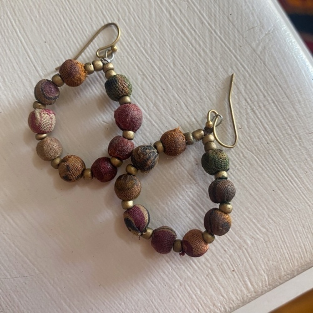 Paper Beaded Bracelet and Matching Earrings - Picture 6 of 6